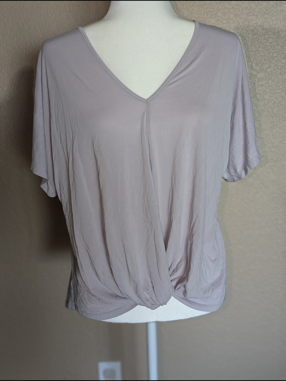 V-Neck Twist Front Short Sleeve Top - Light Mauve